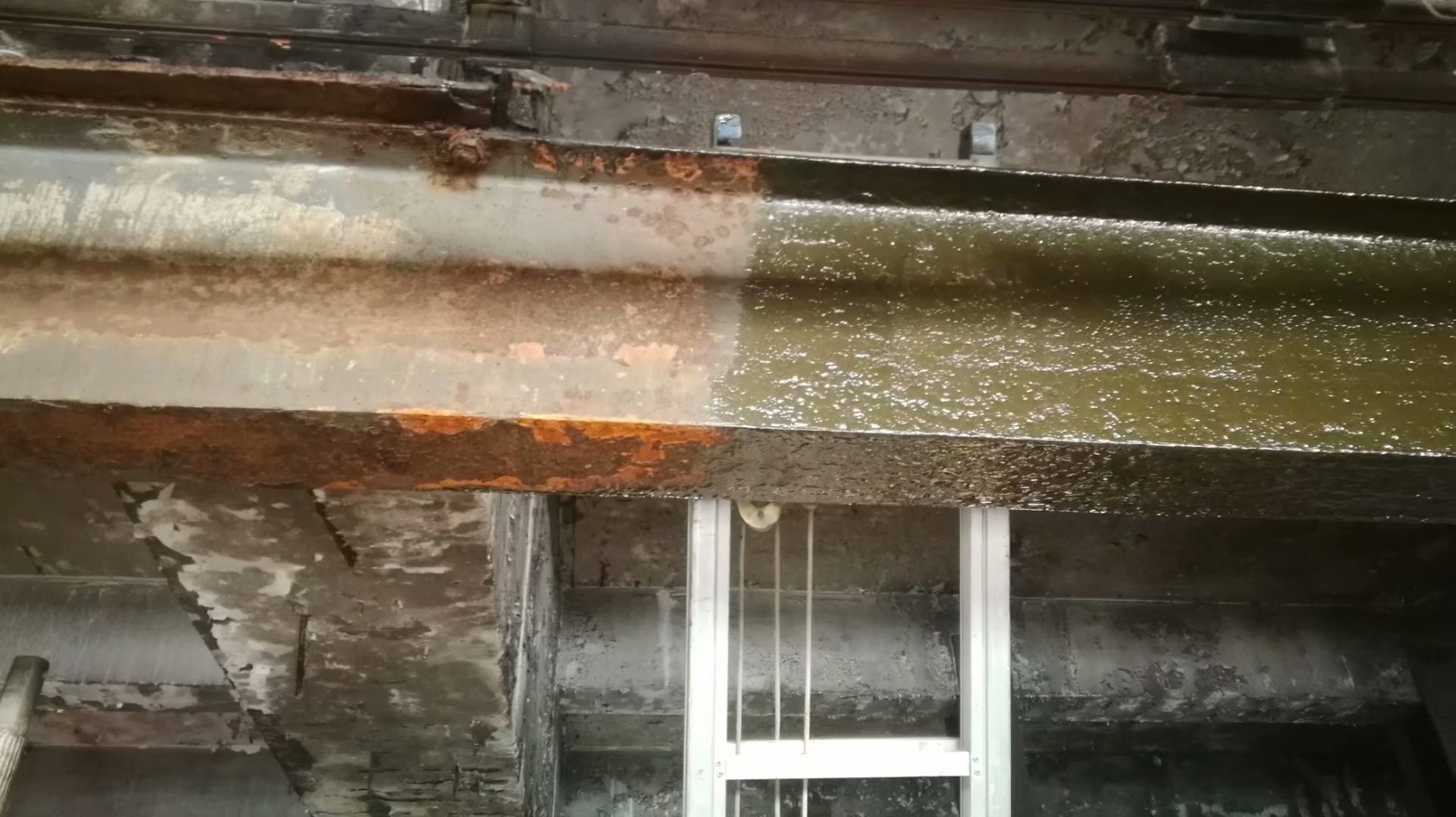 环氧树脂胶非常适合这两种材料